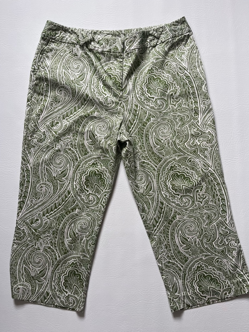D.F.A. New York Green Paisley Cropped Pants